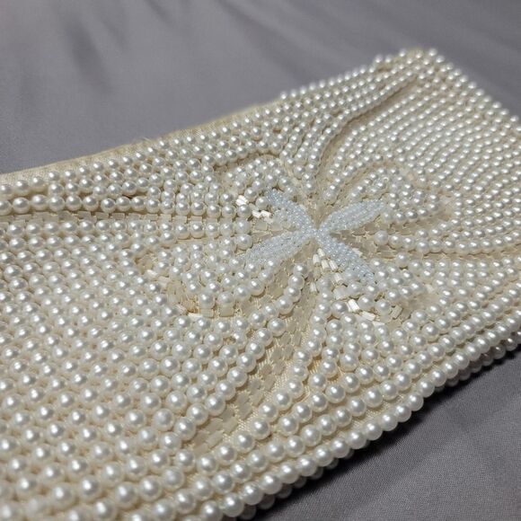 Vintage white pearl clutch - exquisite handcrafted evening bag from Japan - Picture 8 of 10